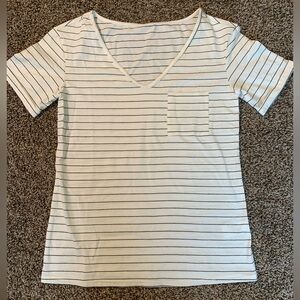 Danedvi white striped v-neck pocket t-shirt